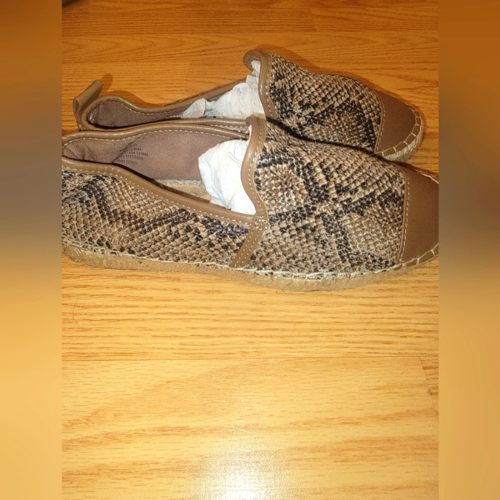Shoes - Picture 2 of 4